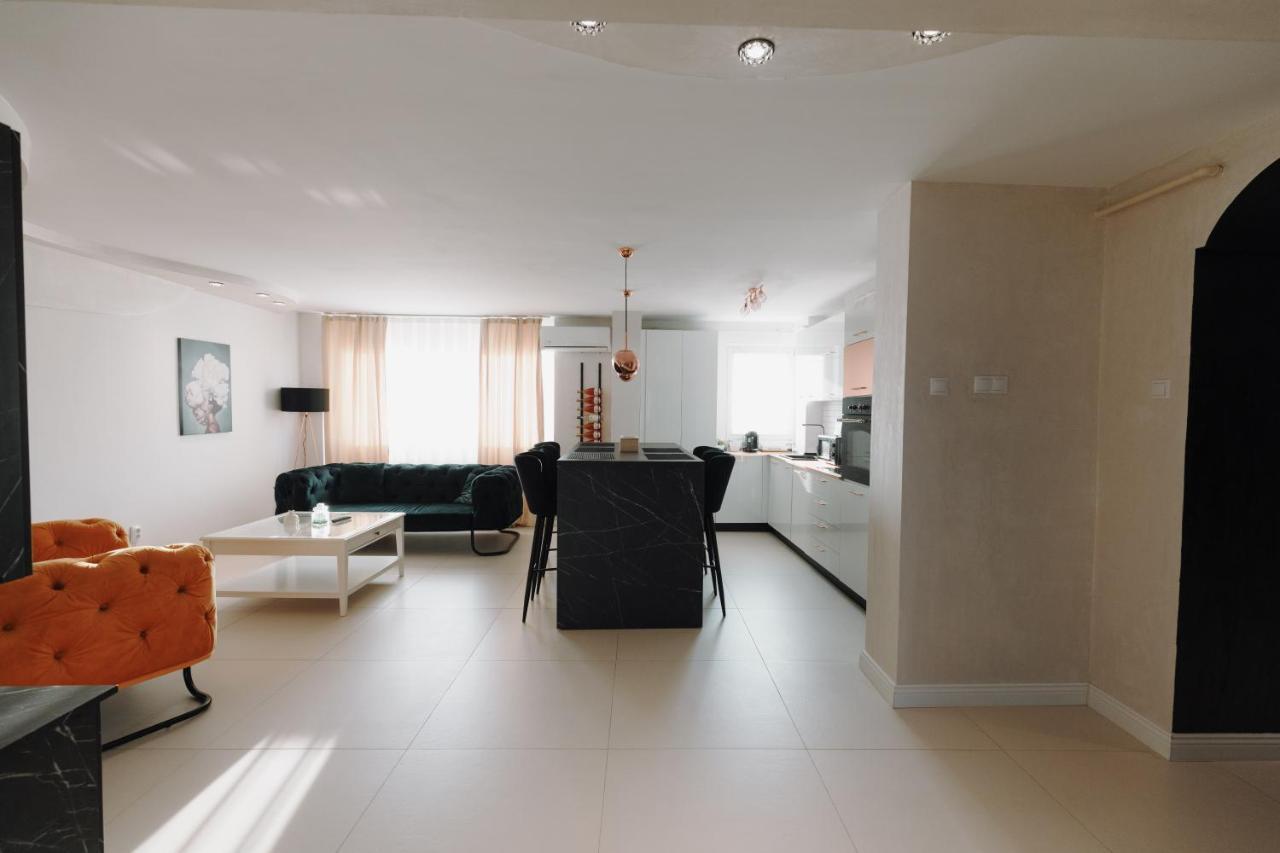 Bear's Apartment Alba Iulia Exterior foto
